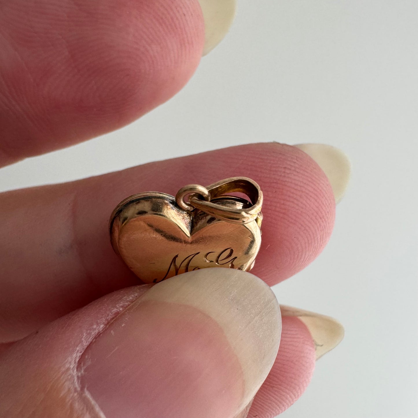 V I N T A G E // forget me not love / 10k rosy yellow gold floral engraved mini heart locket / a pendant