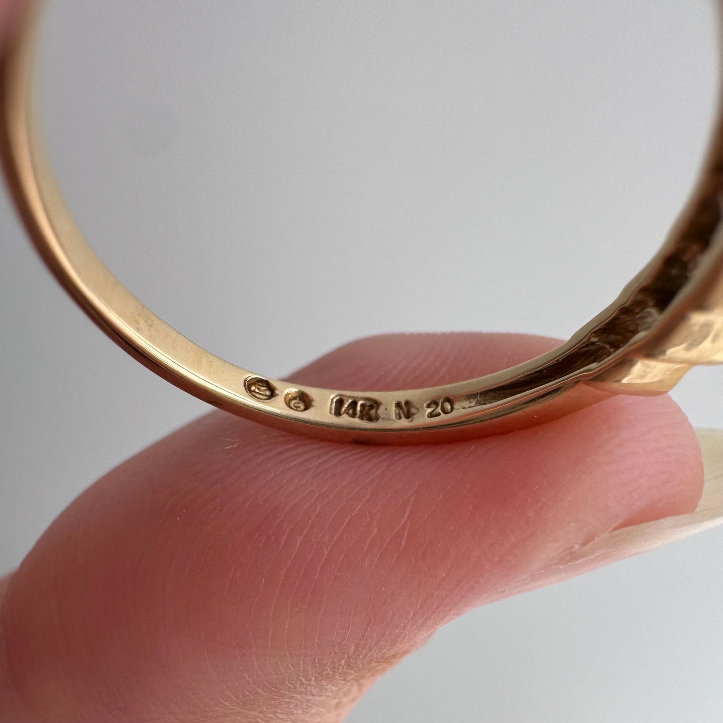 V I N T A G E // diamond stairs / 14k step arch channel set diamond stacking band / size 6.75