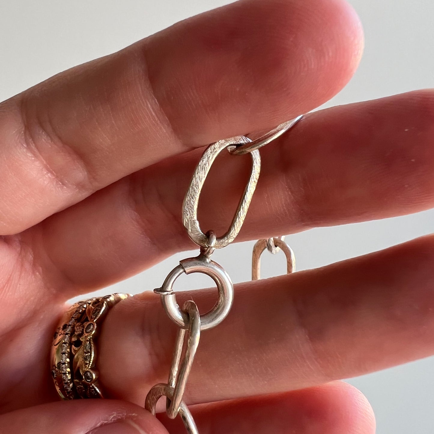 reimagined V I N T A G E // all linked up / sterling silver hammered brushed oval link chain with a connector clasp / 17"