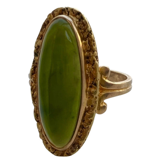 A N T I Q U E // nugget frame / 10k gold and Jade ring with gold nugget details / size 8.5