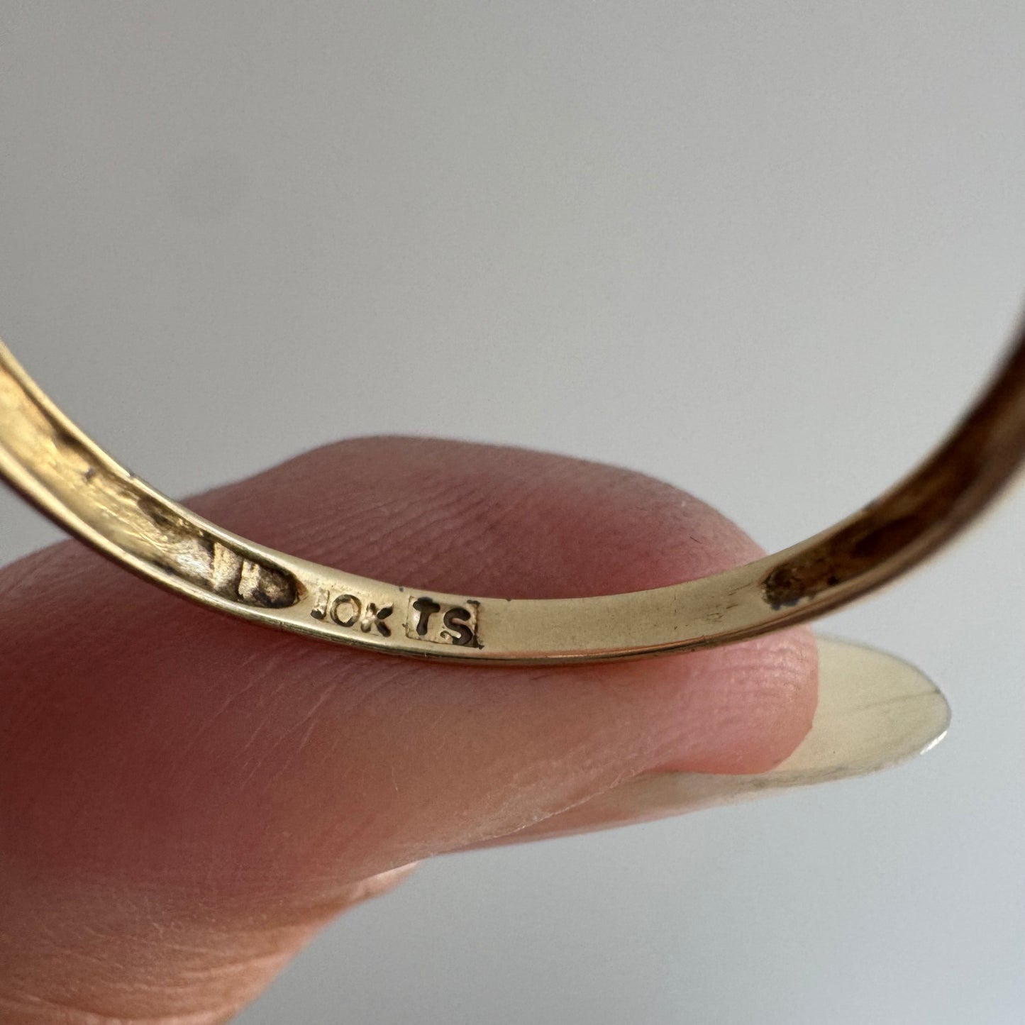 V I N T A G E // enviable green / 10k + emerald + diamond stacking band / size 7