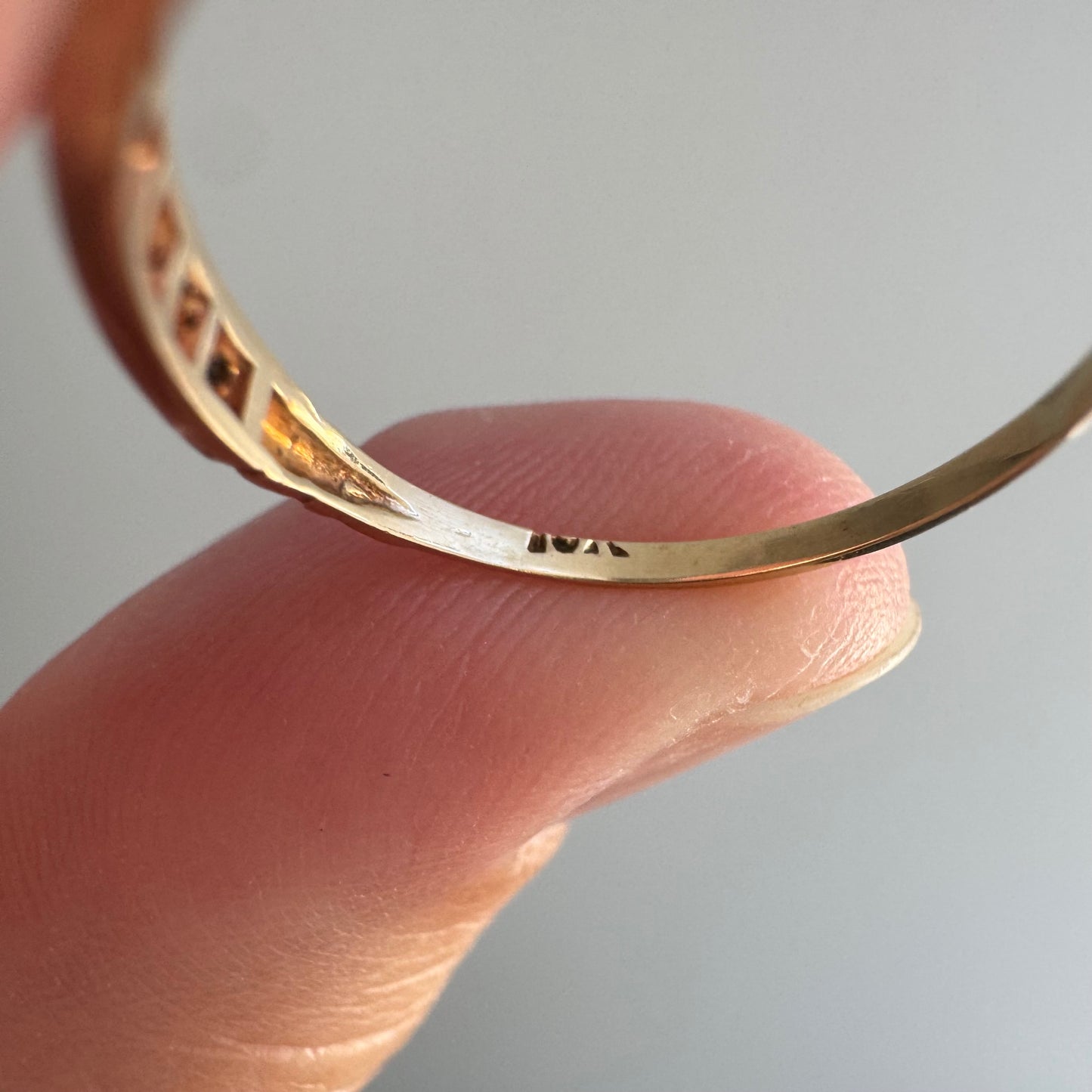 A N T I Q U E // diamonds in the rough / 10k bicolor commitment band with rough cut diamonds / size 6