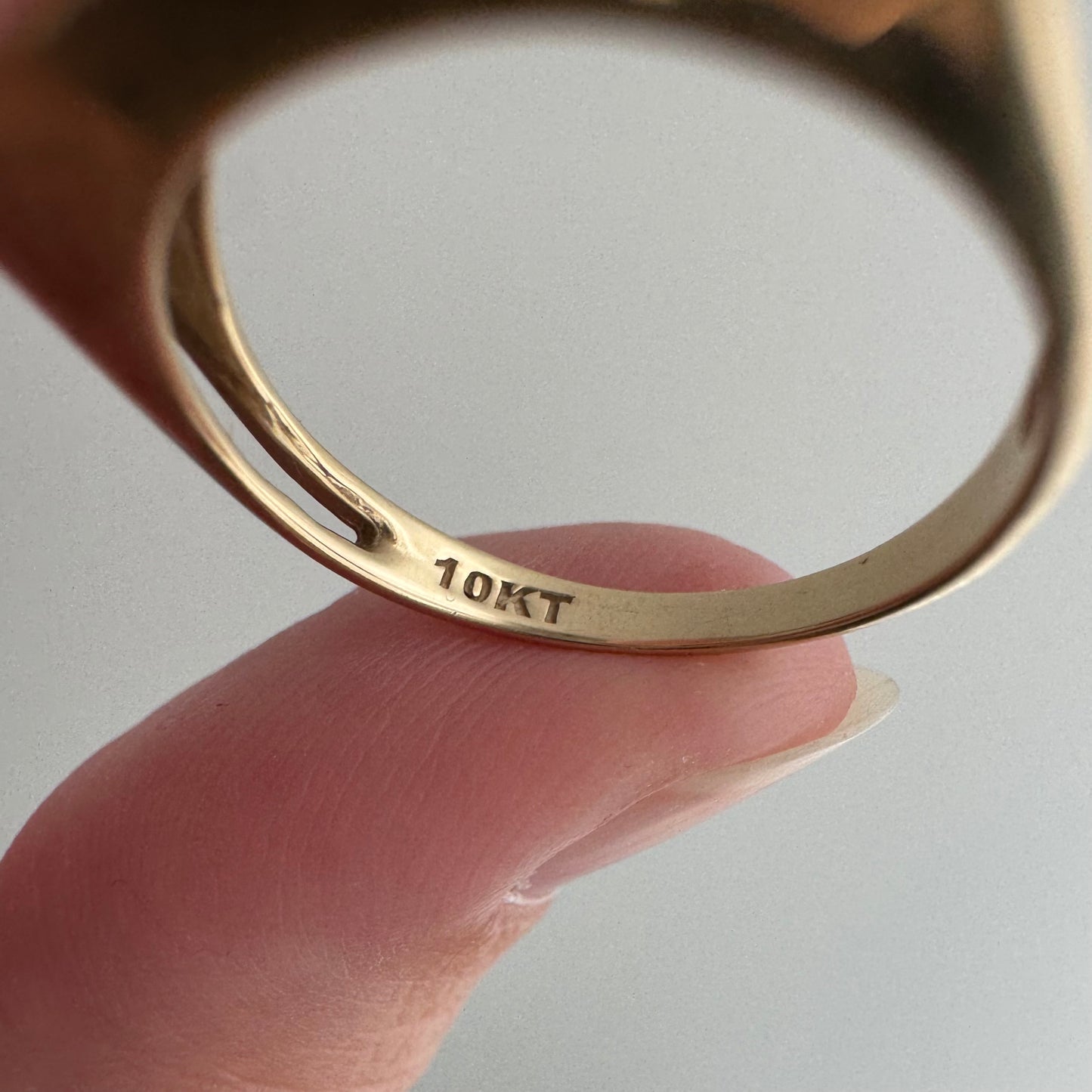 E S T A T E // I see three / 10k geometric stacking band with channel set stones / size 6.75