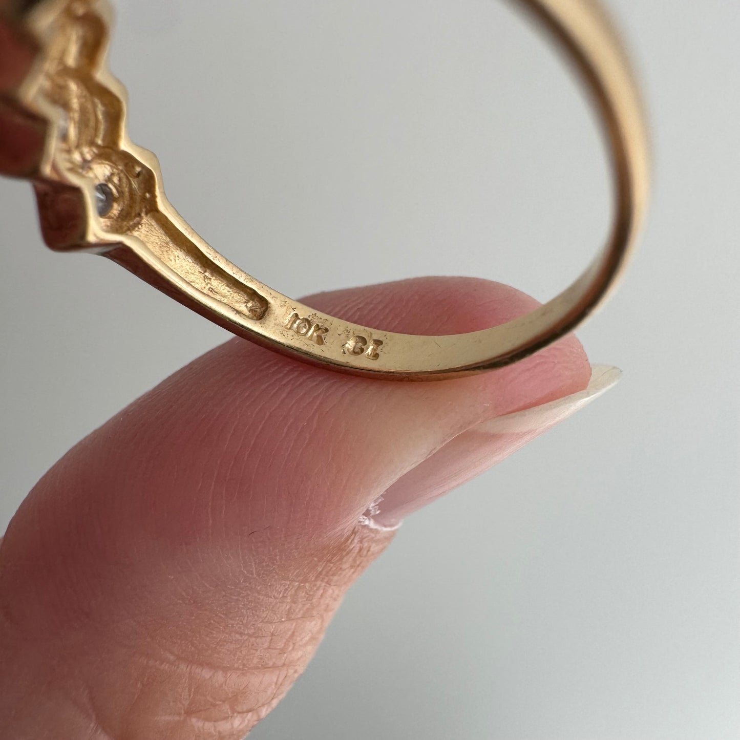 E S T A T E // honeycomb sparkle / 10k and diamond geometric stacking band / size 6.75