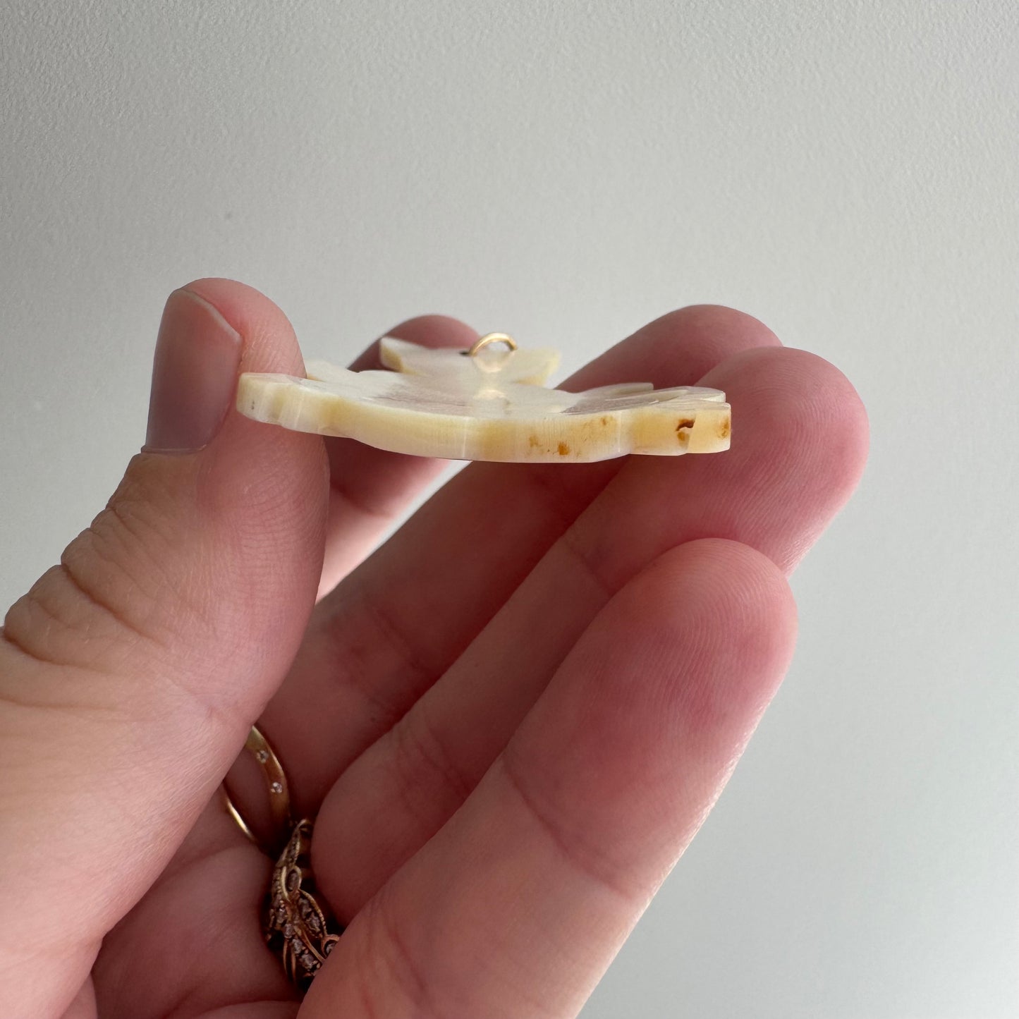 V I N T A G E // famed feline / 14k and carved mother of pearl Sphynx-like cat / a pendant