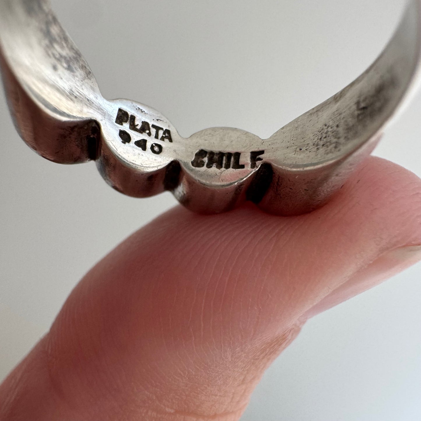 V I N T A G E // spectacular stacker / 940 sterling silver and lapis mid century bezel stacker / size 6