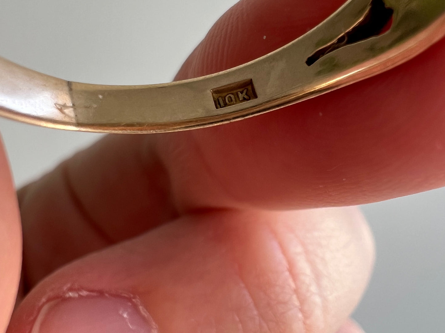 A N T I Q U E // aging roar / 10k yellow gold with ruby and diamond / size 11