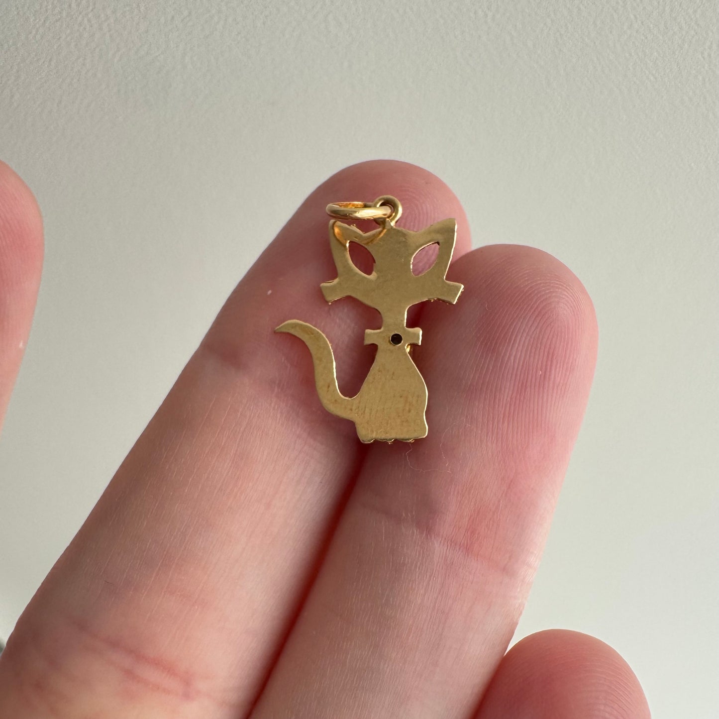 V I N T A G E // sassy cat / 14k yellow cat with green collar / a dainty pendant