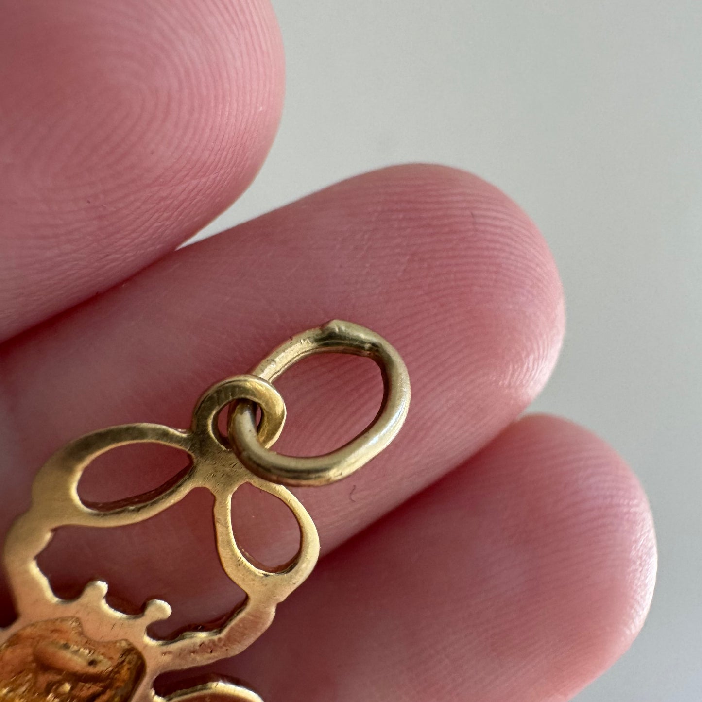 V I N T A G E // the crab / 14k yellow gold cancer crab zodiac / a pendant