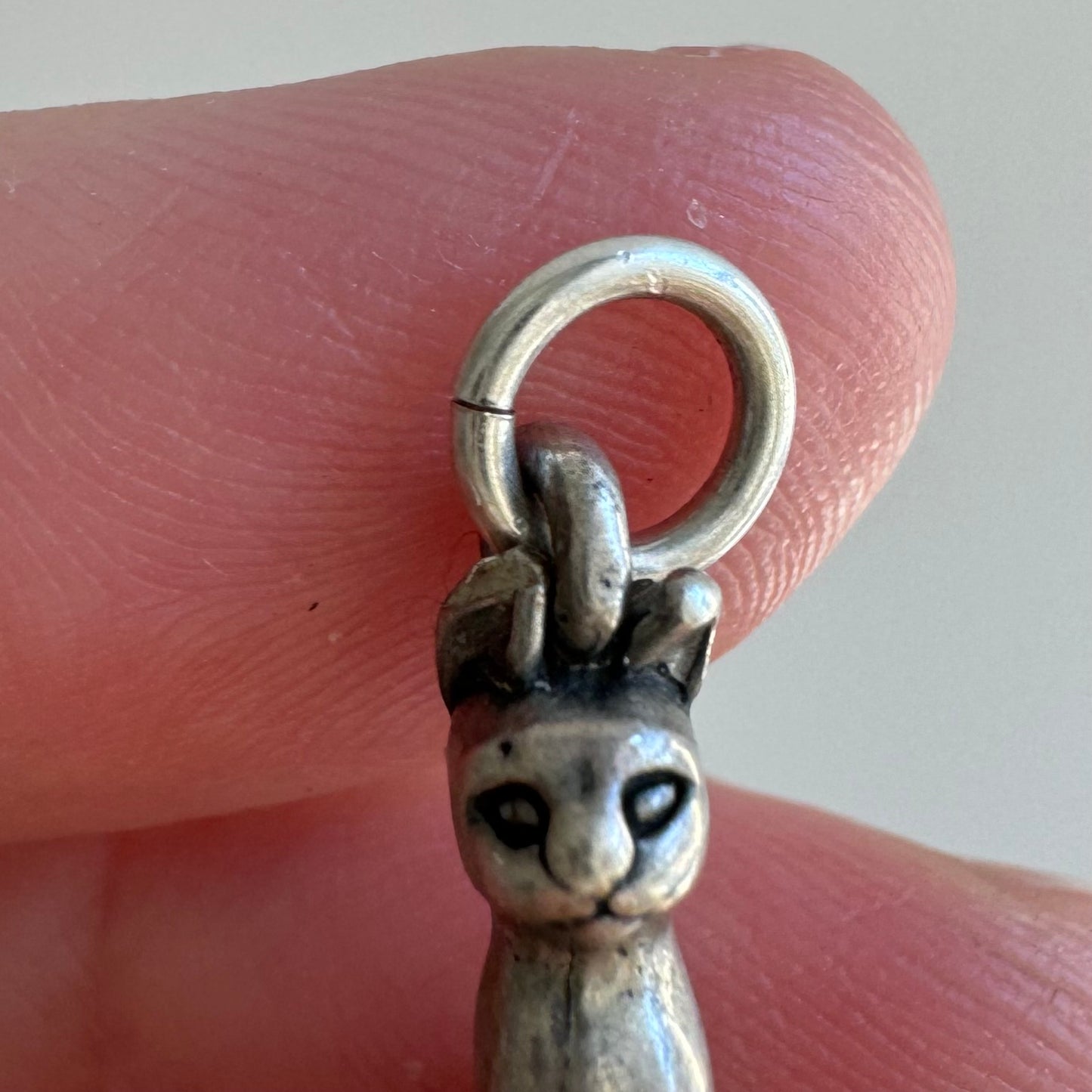 V I N T A G E // sphynx-y cat / sterling silver 3D dainty pendant or oversized charm