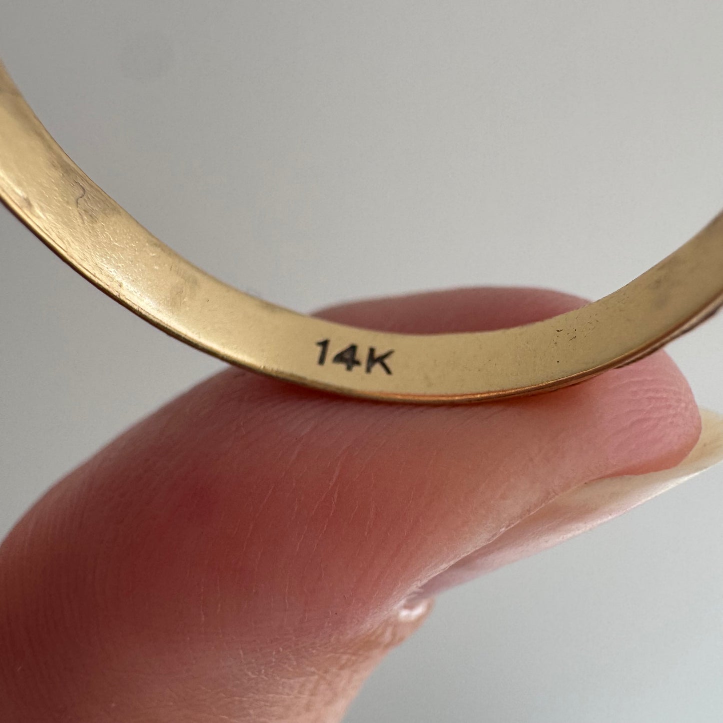 V I N T A G E // crisp blooms / solid 14k yellow floral patterned thin eternity band / size 11