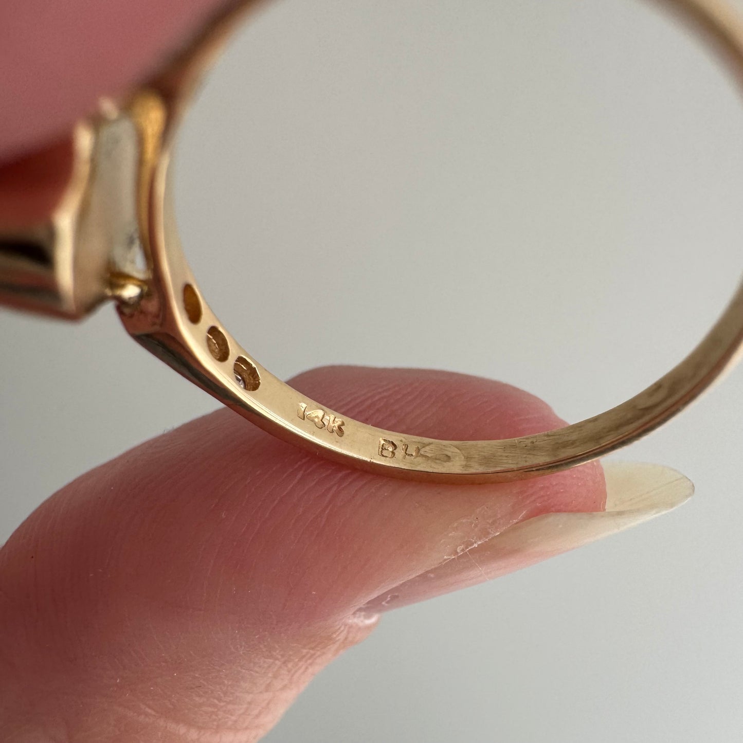 reimagined V I N T A G E // memento mori / 14k and pave diamond arrow motif skull stacking ring / size 7