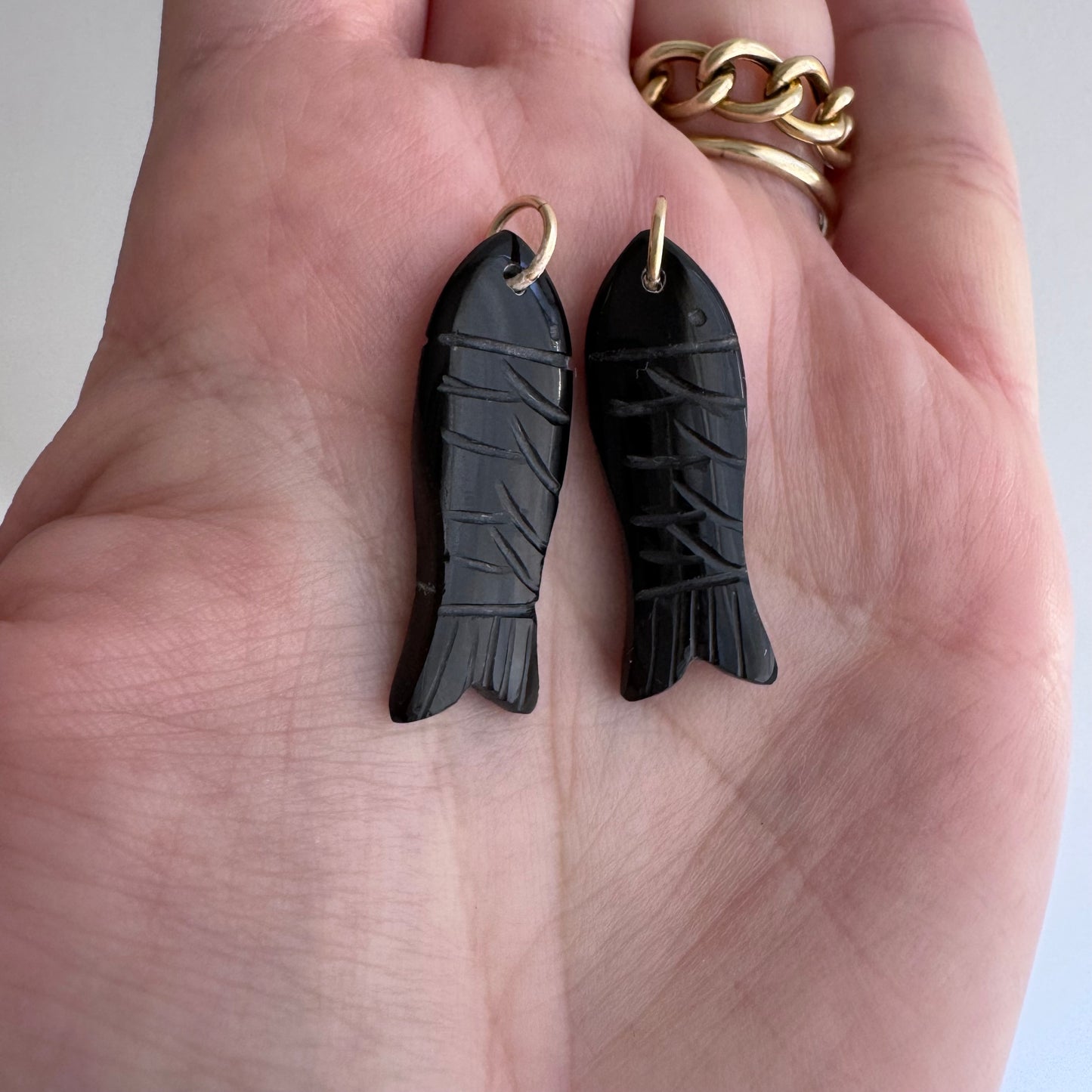 V I N T A G E // sweetest fish / carved onyx fish with 10k bail / a pendant