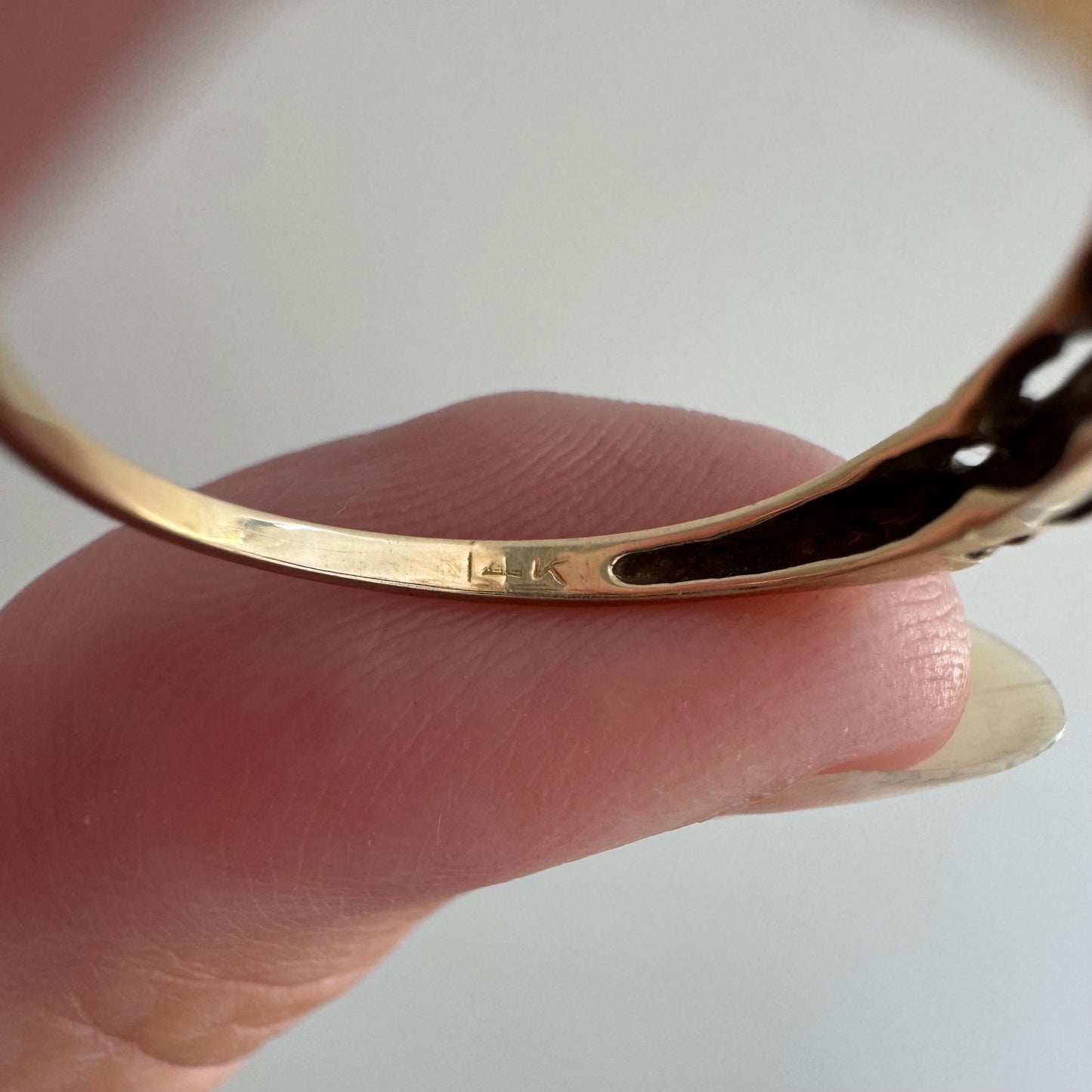 V I N T A G E // floral wave / 14k yellow and white gold embossed band / size 6