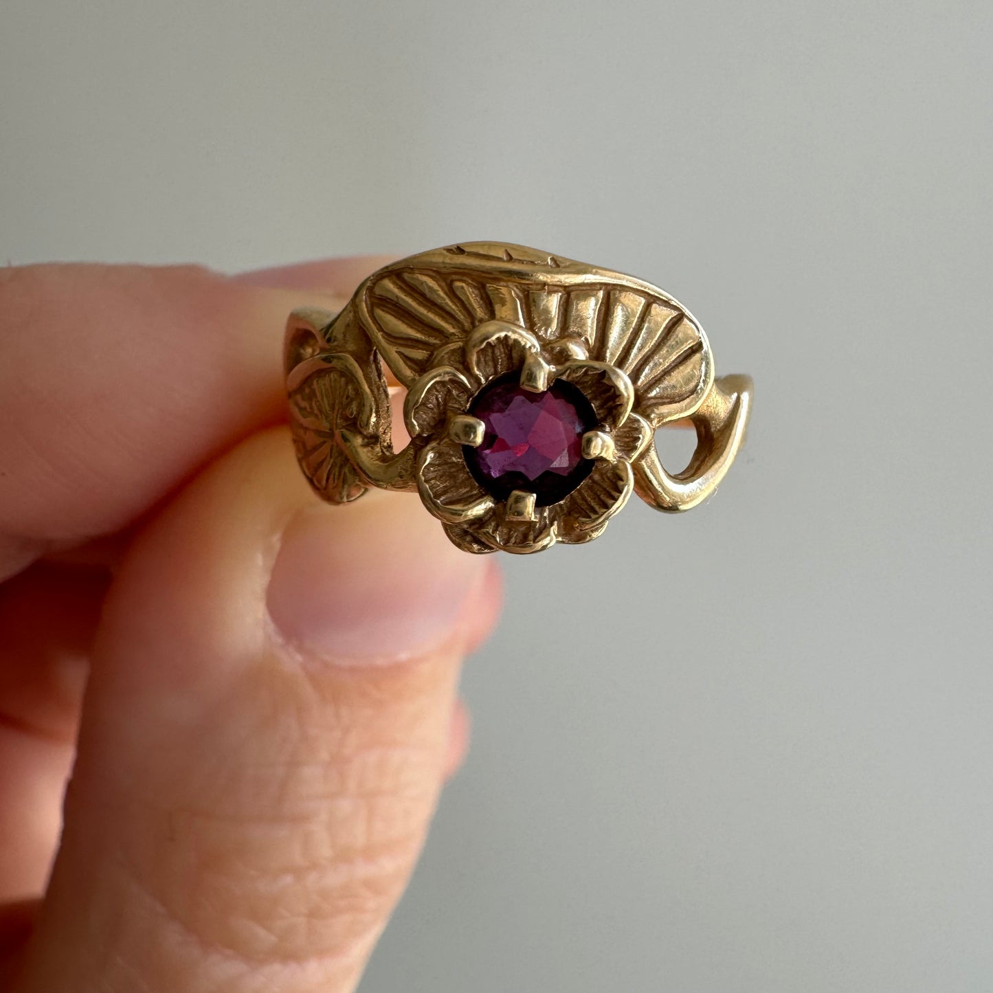 V I N T A G E // like a waterlily / 14k and rhodolite garnet floral ring / size 5.5