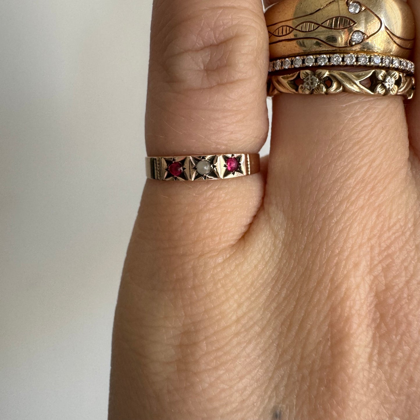 A N T I Q U E // tiniest trilogy / 10k and paste victorian starburst baby child midi pinky band / size 2.25
