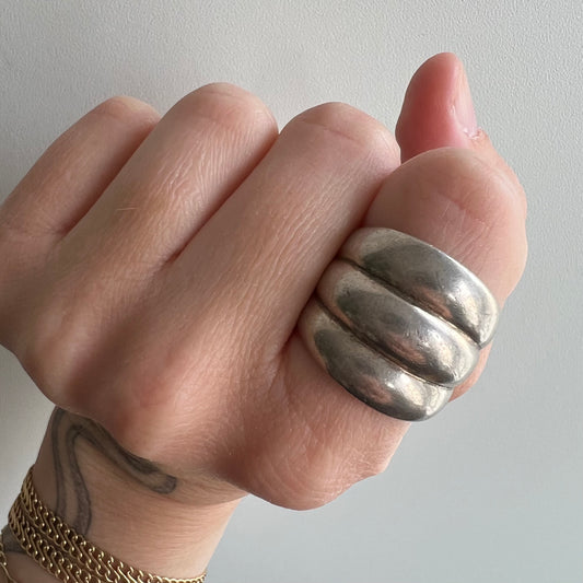 V I N T A G E // triple donut / sterling silver ribbed full finger dome ring / size 7.5 to 7.75