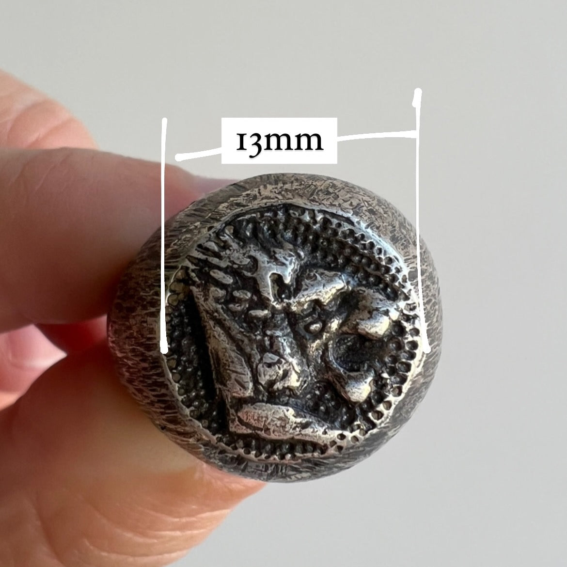 V I N T A G E // unusual roar / sterling silver sand cast lion signet ring / size 8