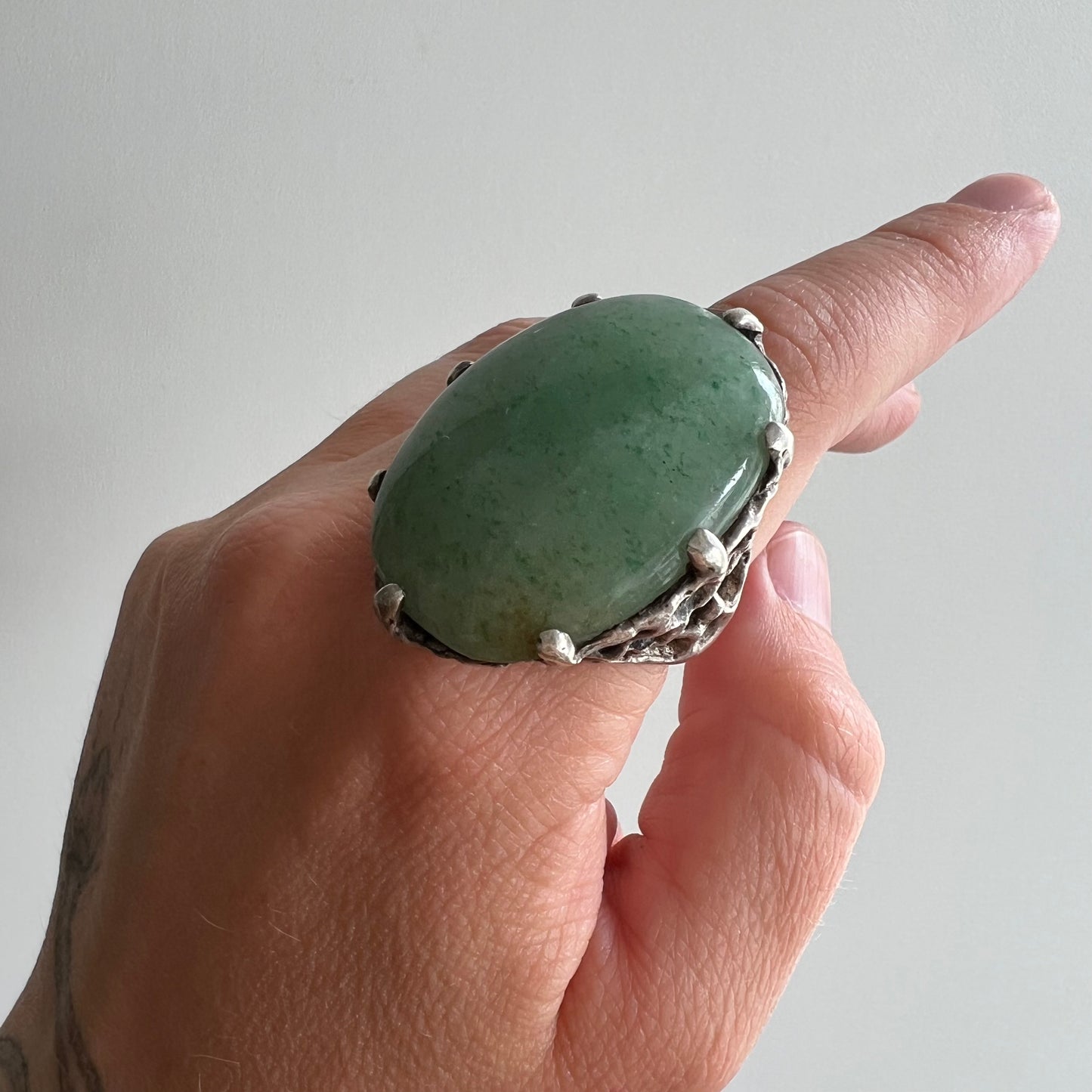 V I N T A G E // bohemian brutalist / big Taxco 950 silver brutalist green stone ring / fits like a 7.5 to 8