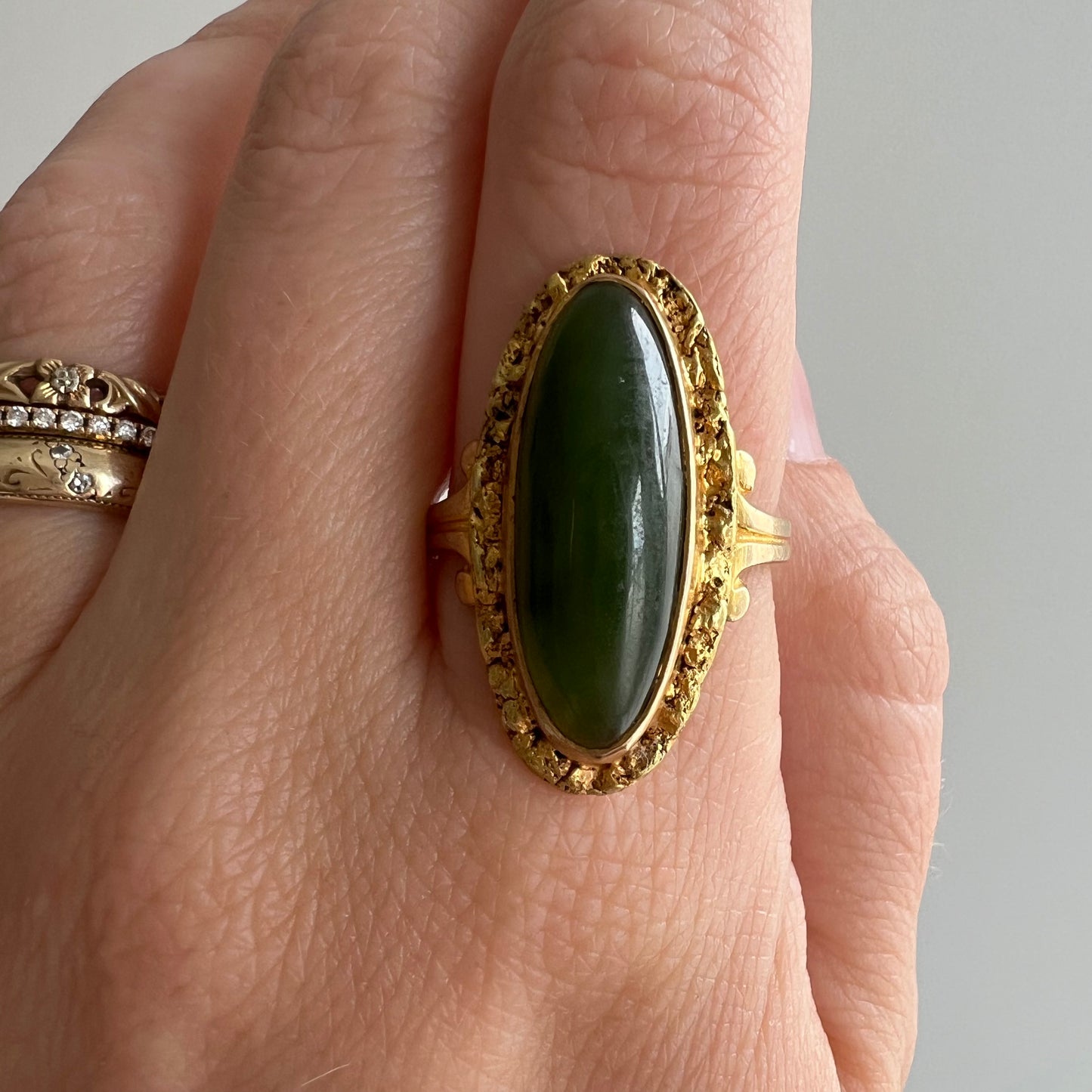 A N T I Q U E // nugget frame / 10k gold and Jade ring with gold nugget details / size 8.5