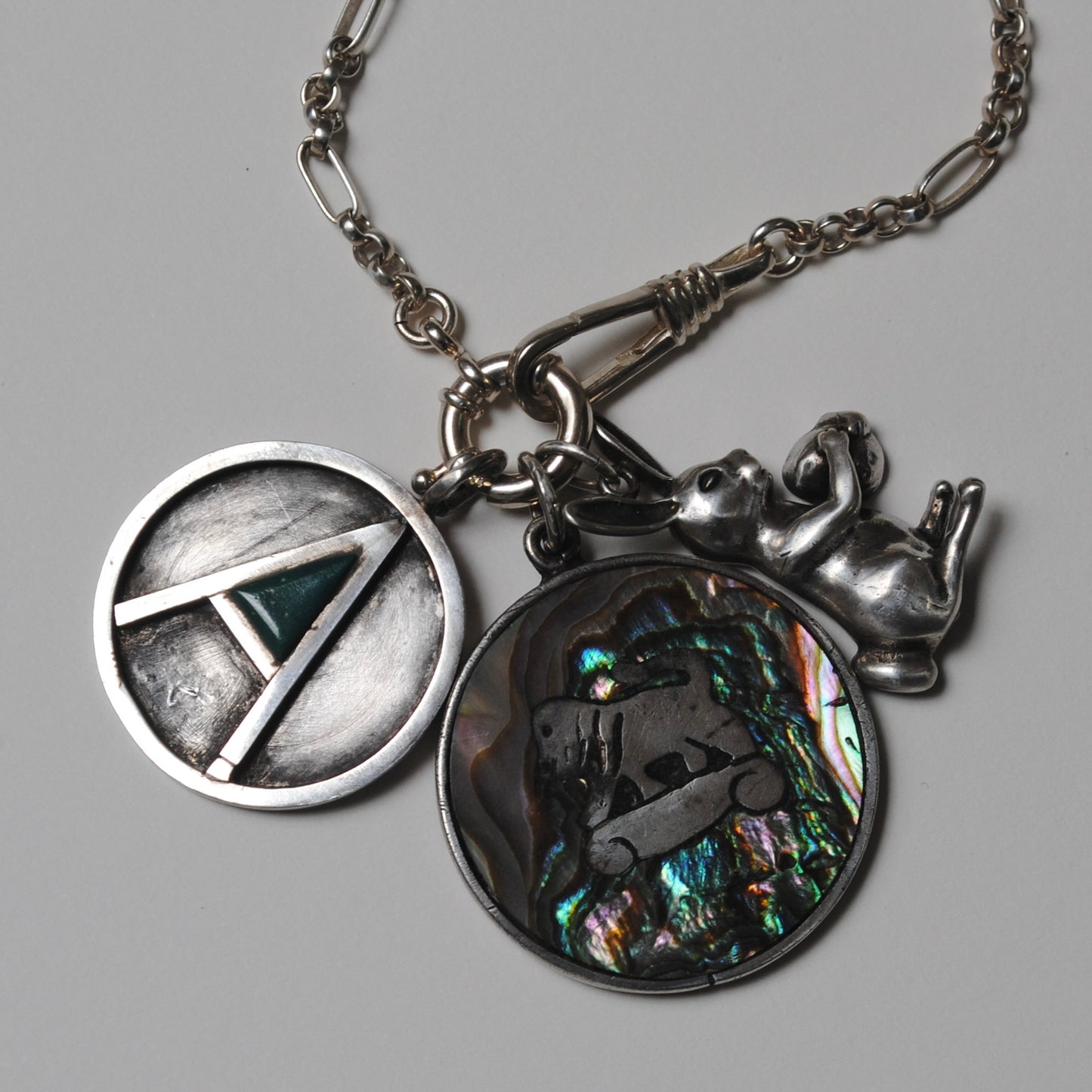 V I N T A G E // lucky rabbit / sterling silver seated bunny with an egg / a  pendant