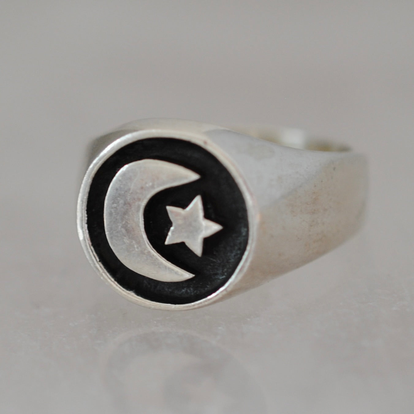V I N T A G E // waxing or waning crescent / sterling silver chunky round crescent and star signet / size 11.25