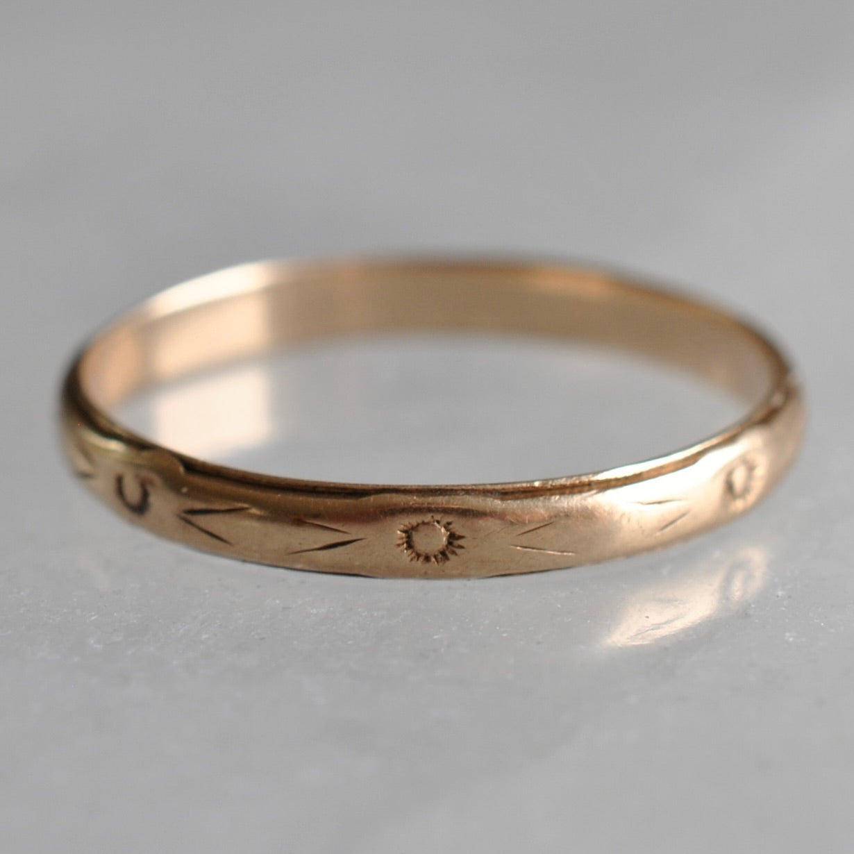 V I N T A G E // fading blooms / 10k yellow gold floral blossom patterned eternity band / size 9.75