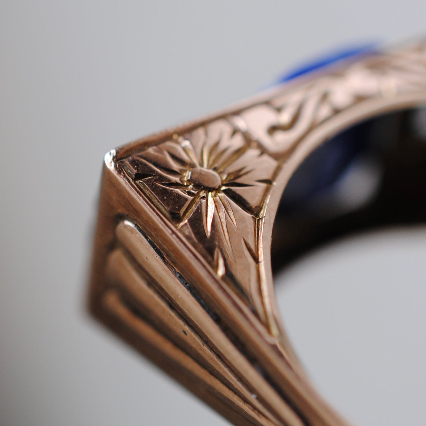 V I N T A G E // forget me not machinery / 10k rose gold tank ring with floral engraving / lapis with rose cut diamonds / size 7.5