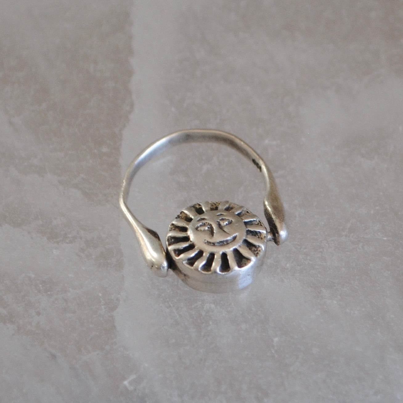 V I N T A G E // familiar cycle / sterling silver sun and moon face flip ring / size 7