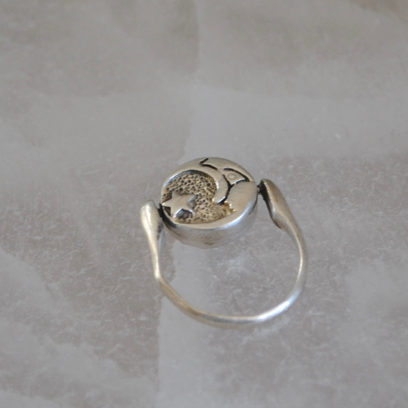 V I N T A G E // familiar cycle / sterling silver sun and moon face flip ring / size 7