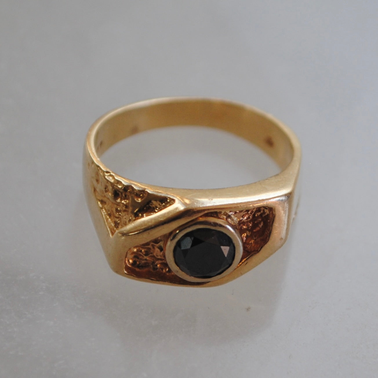 P R E - L O V E D // side eye / 14k and black diamond solitaire stacking shadowbox ring / size 8.25