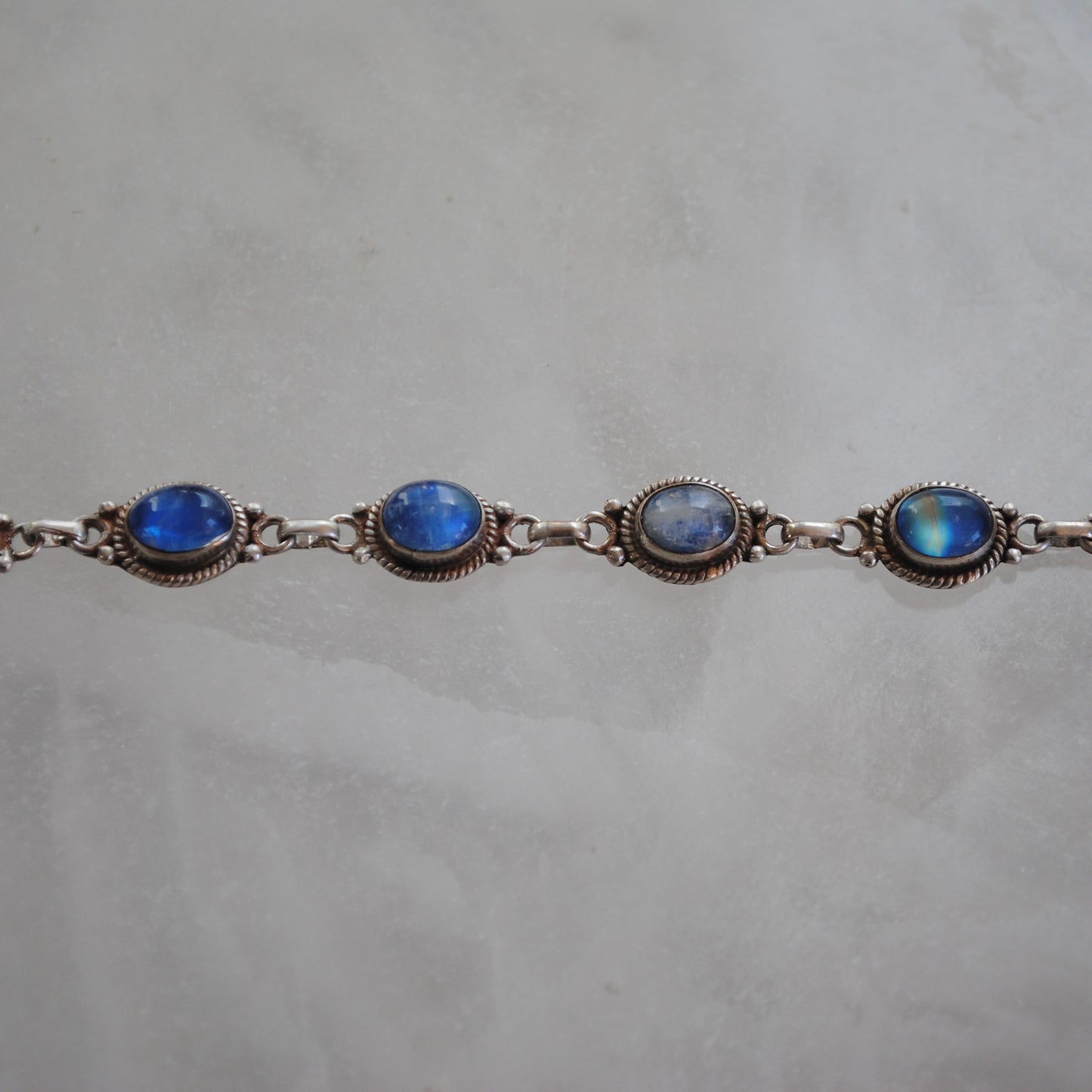 V I N T A G E // moonstone magic / sterling silver blue moonstoon link bracelet / 7" to 7.5", 14.3g