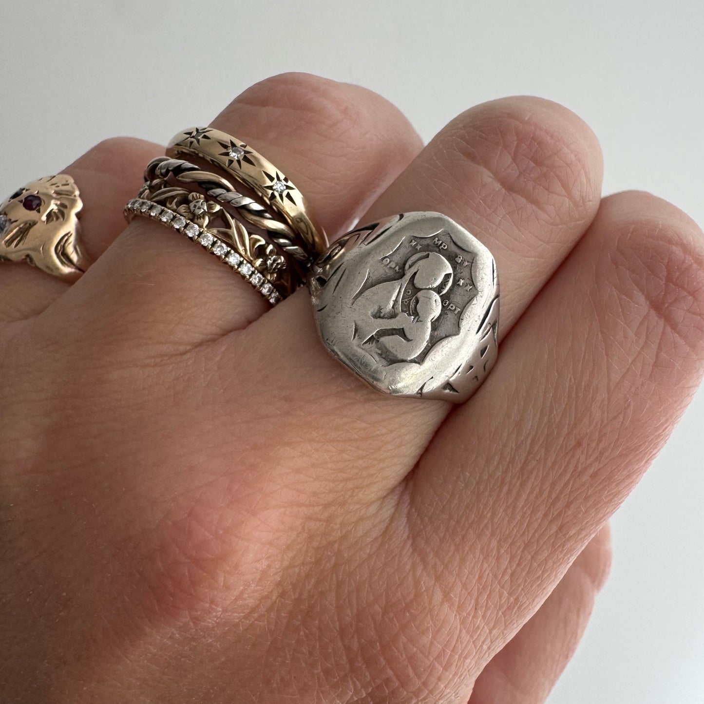 V I N T A G E // eternal mothering / sterling silver Mary and Jesus worn signet ring / size 6.75