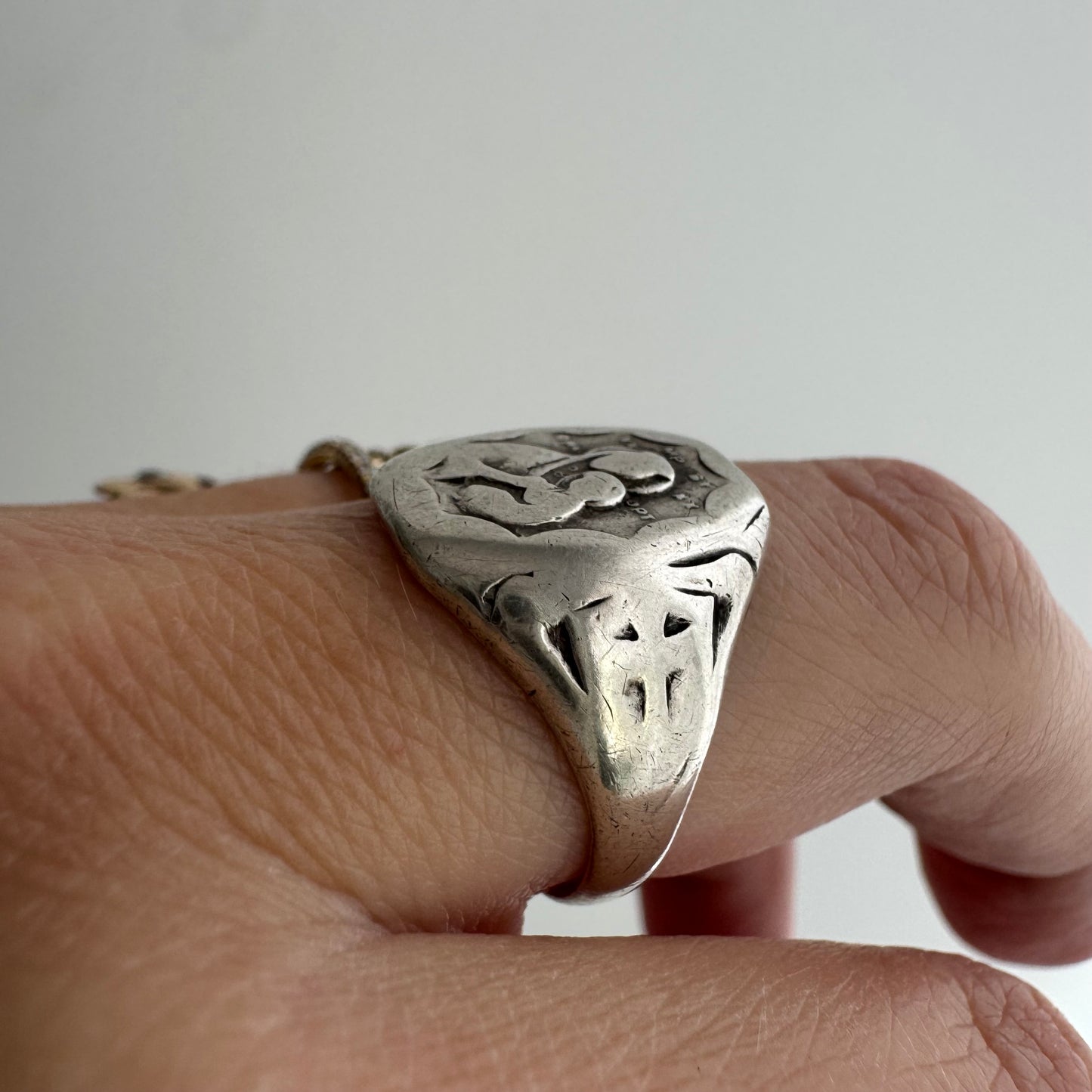 V I N T A G E // eternal mothering / sterling silver Mary and Jesus worn signet ring / size 6.75