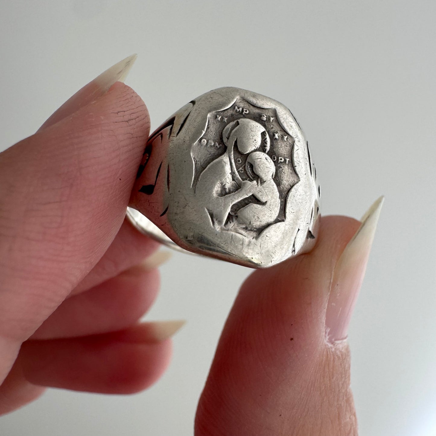 V I N T A G E // eternal mothering / sterling silver Mary and Jesus worn signet ring / size 6.75