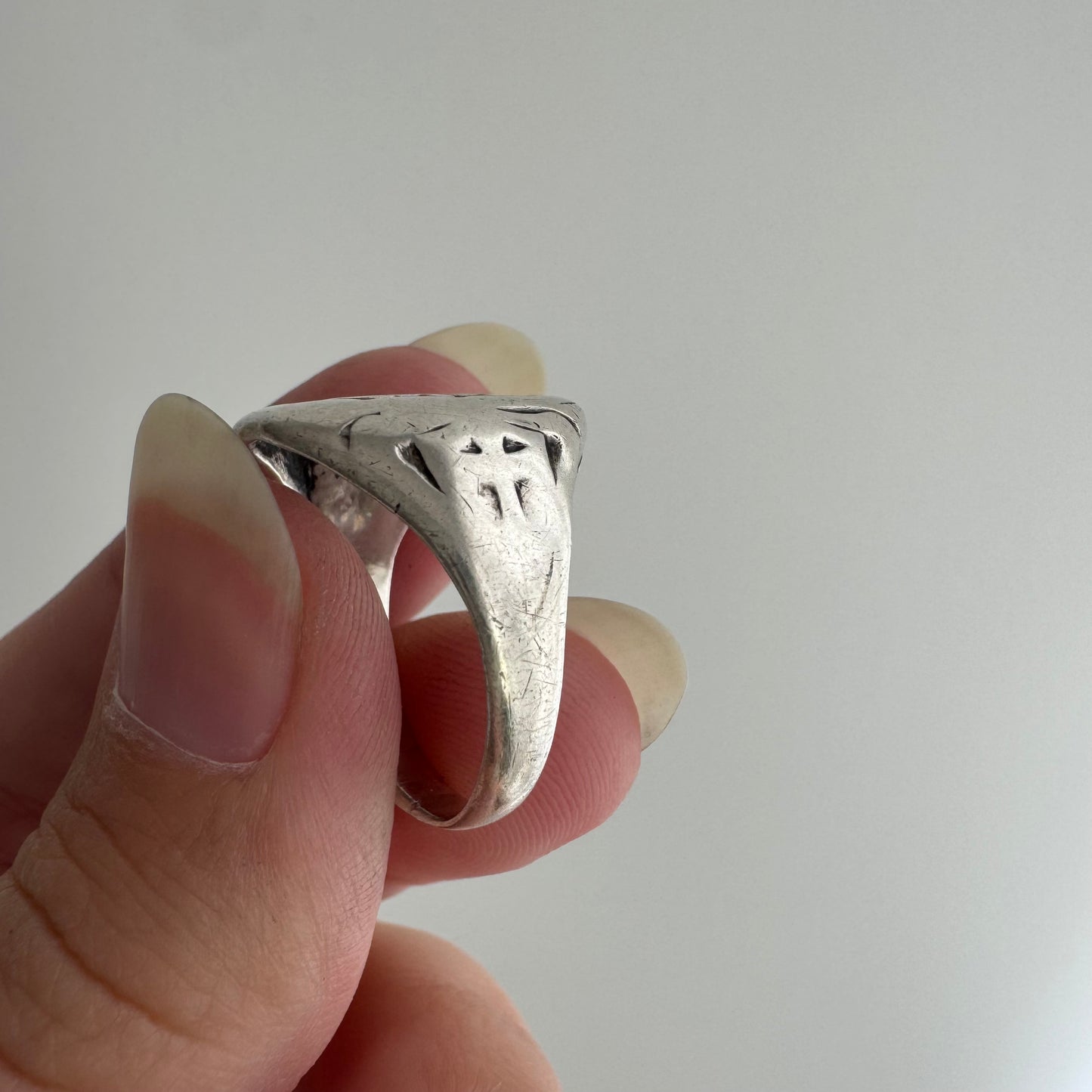 V I N T A G E // eternal mothering / sterling silver Mary and Jesus worn signet ring / size 6.75