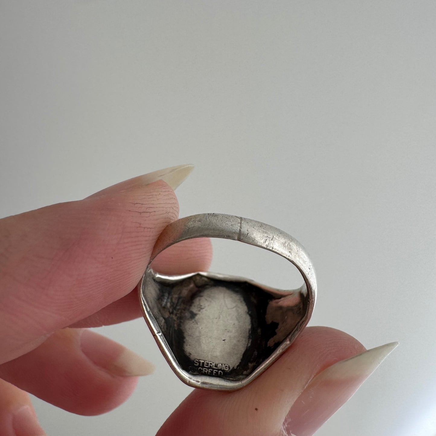 V I N T A G E // eternal mothering / sterling silver Mary and Jesus worn signet ring / size 6.75