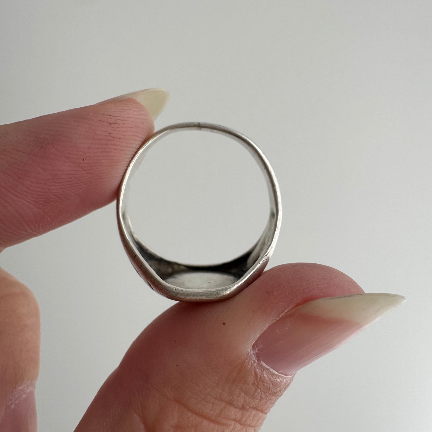 V I N T A G E // eternal mothering / sterling silver Mary and Jesus worn signet ring / size 6.75