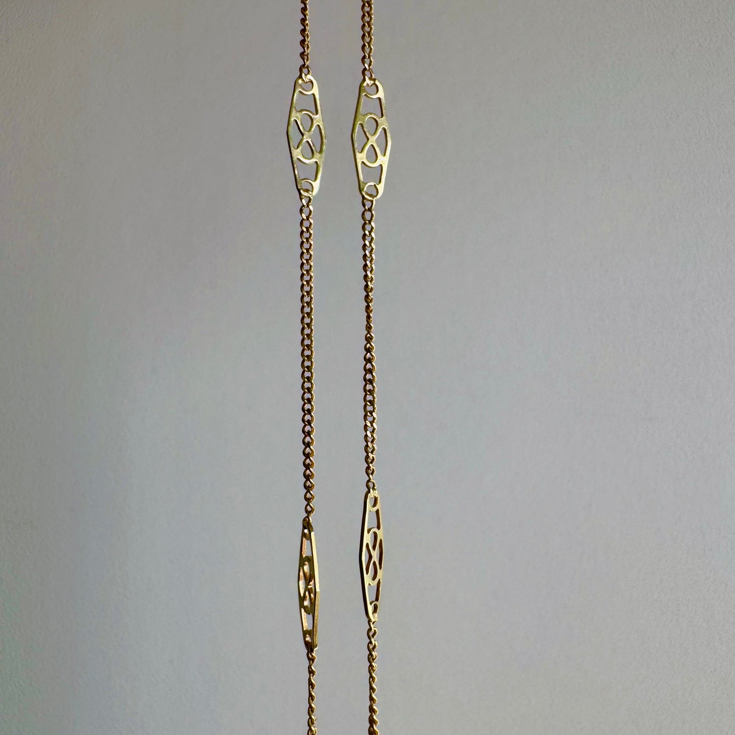 V I N T A G E // deco infinity / 14k yellow gold filigree and curb station chain necklace / just shy of 19.5", 3g