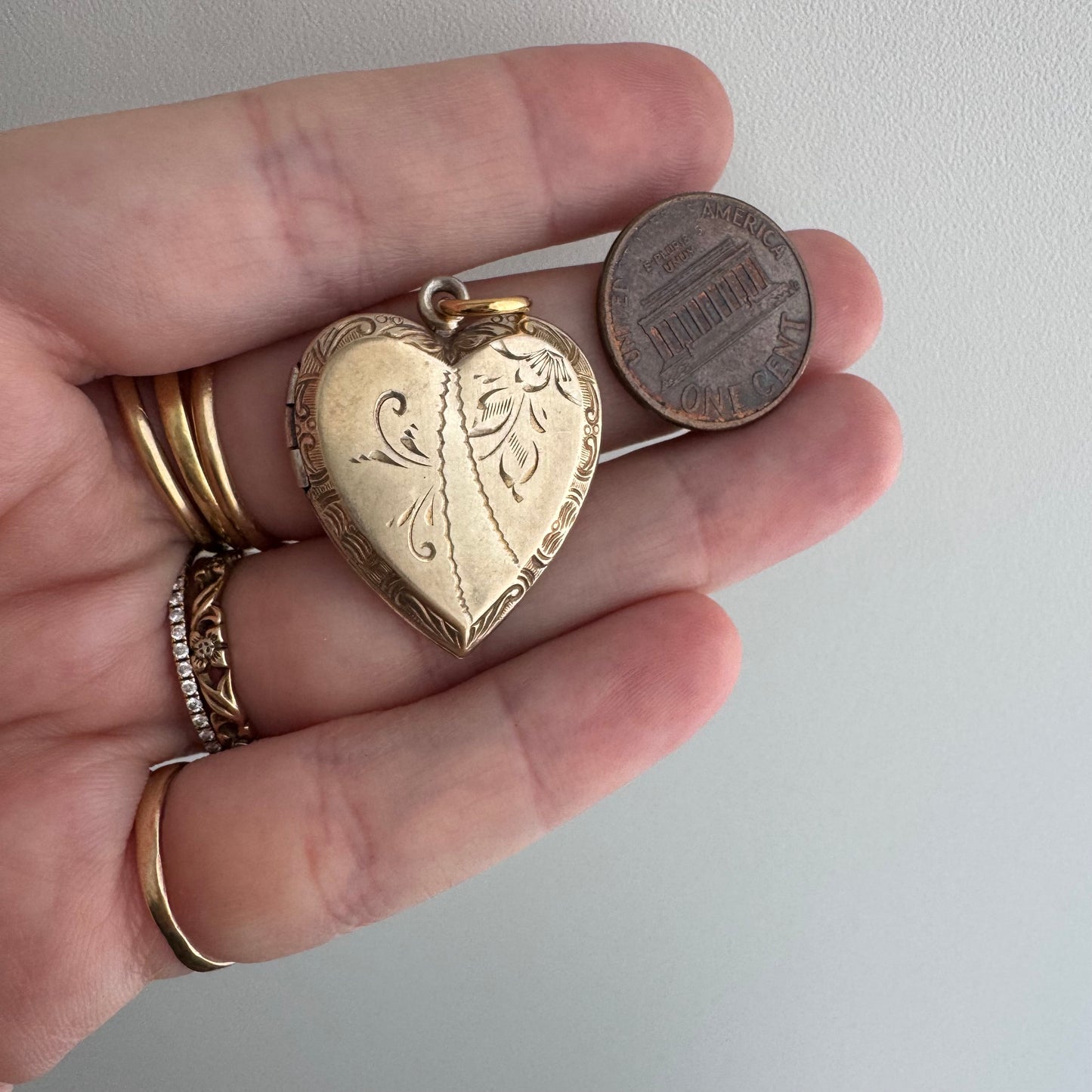V I N T A G E // retro vine / 1940s fading gold over sterling silver heart locket / a pendant