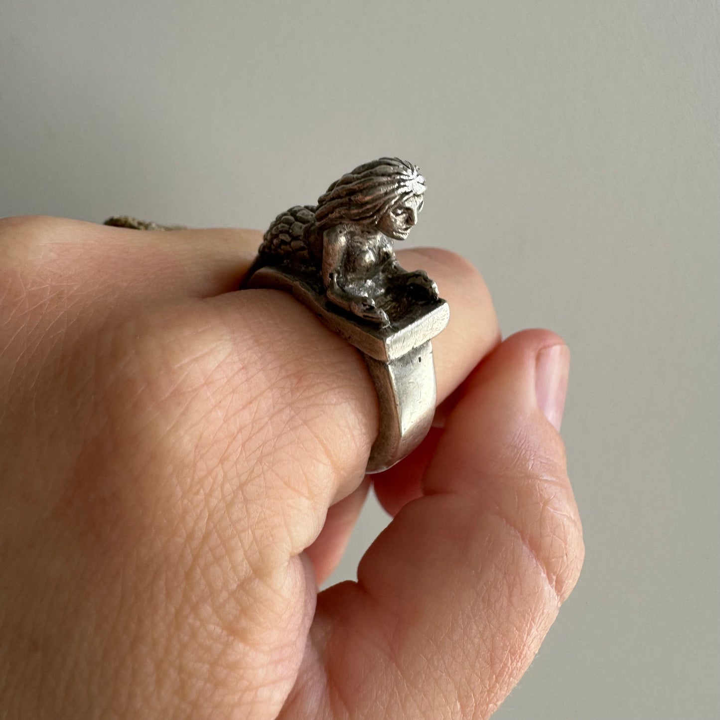 P R E - L O V E D // sea goddess / sterling silver mermaid yoga statement ring / size 7