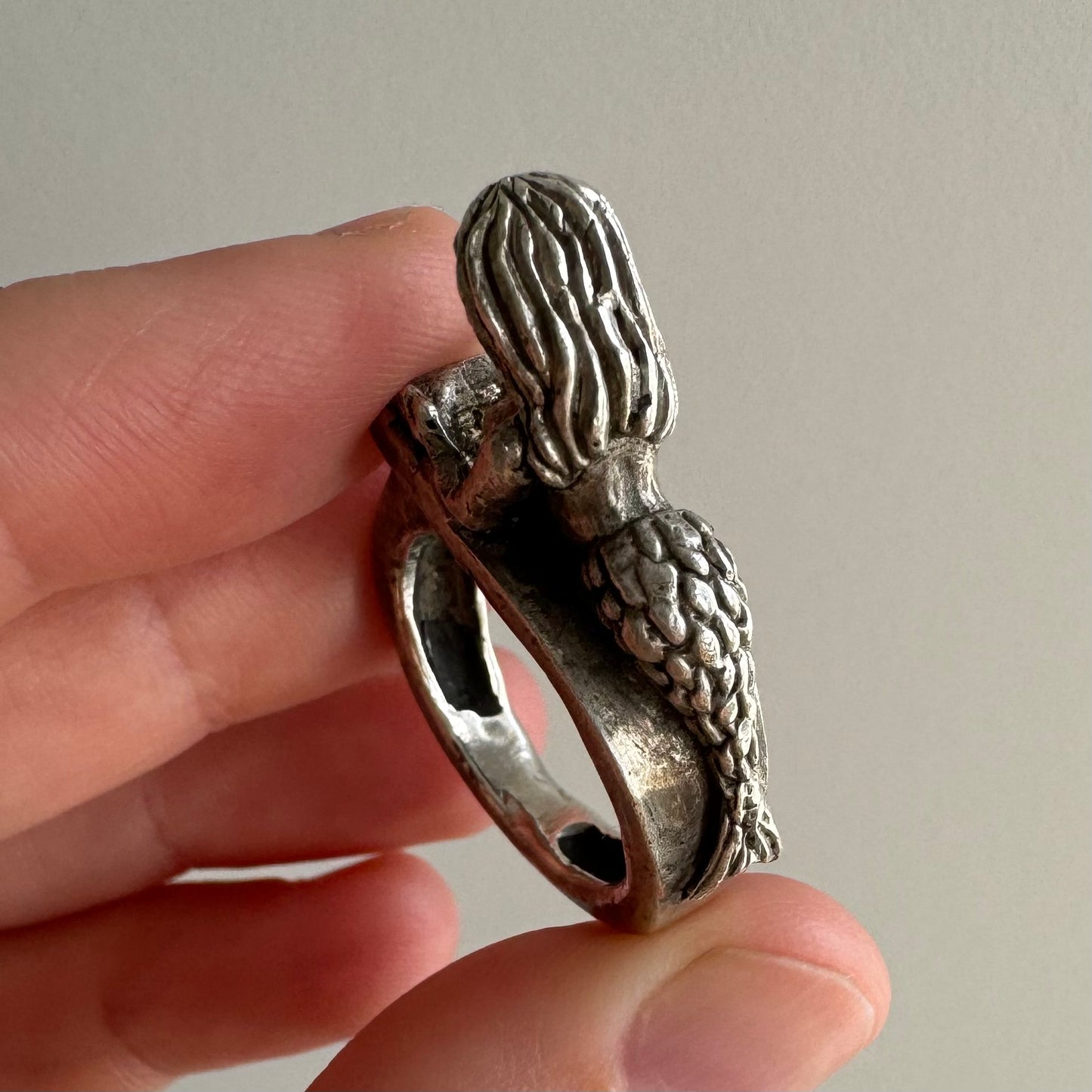 P R E - L O V E D // sea goddess / sterling silver mermaid yoga statement ring / size 7