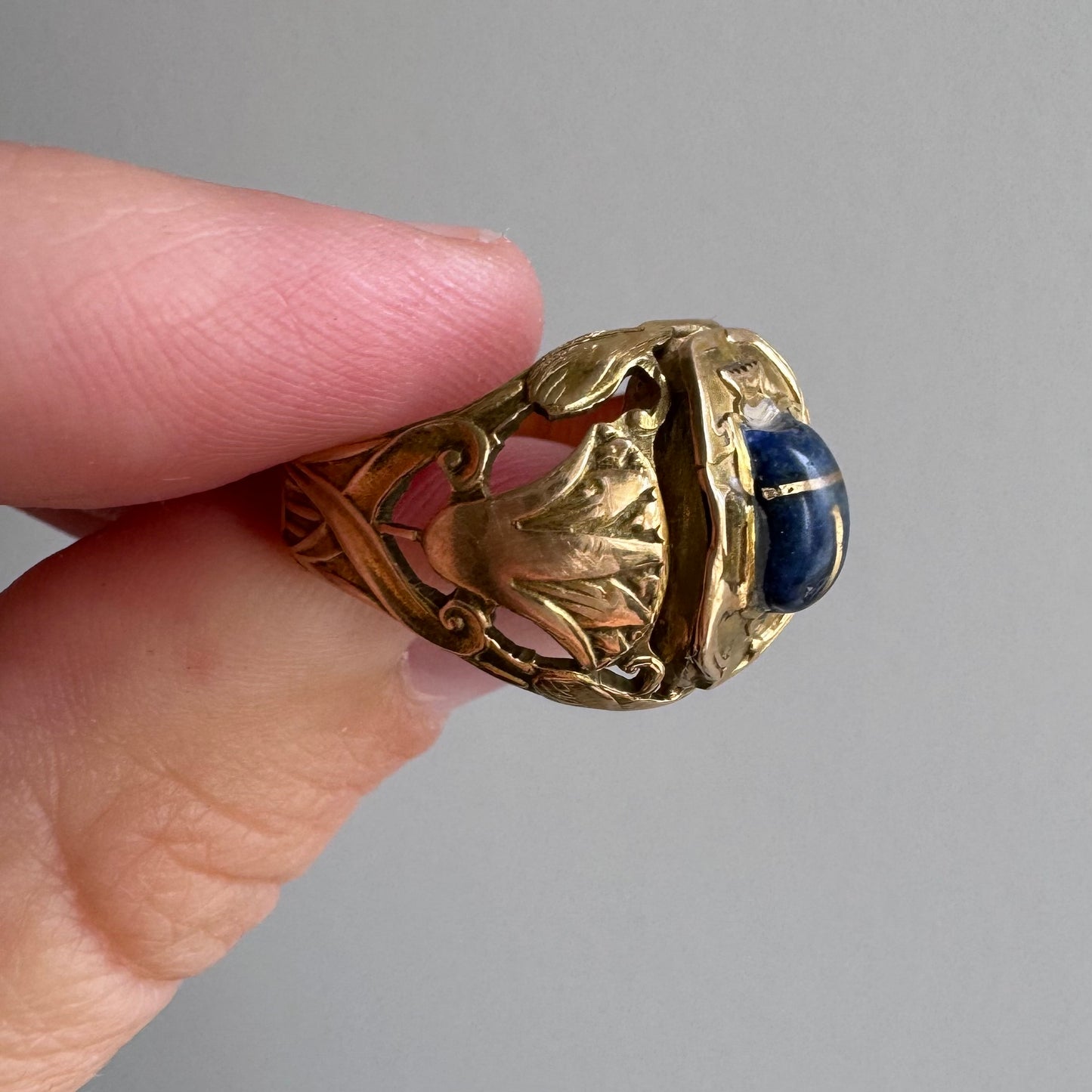 V I N T A G E // nouveau beetle / Egyptian 18k rosy yellow gold with lapis / a scarab ring / size 5.75-6