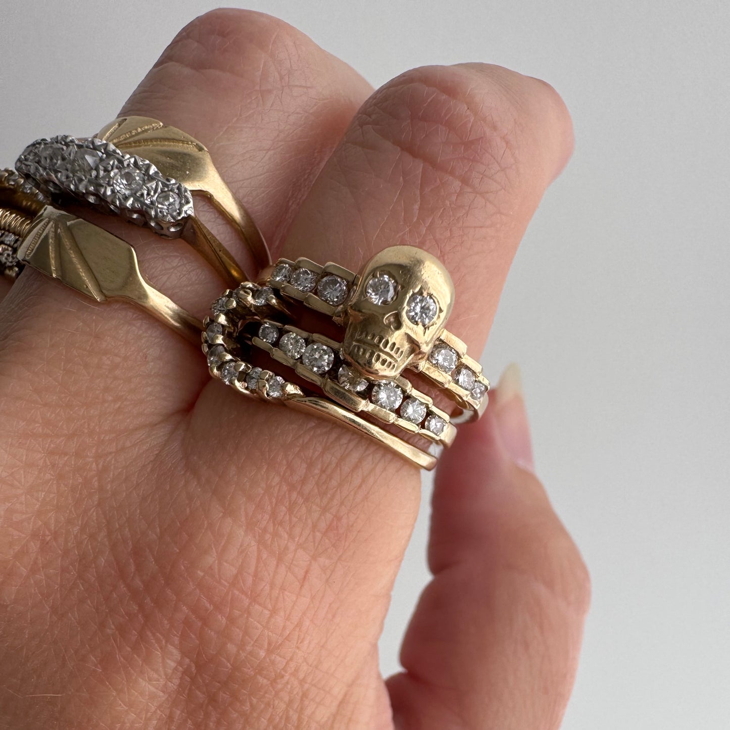 V I N T A G E // sparkle wave / 14k and eight diamond ring guard jacket / size 6.25