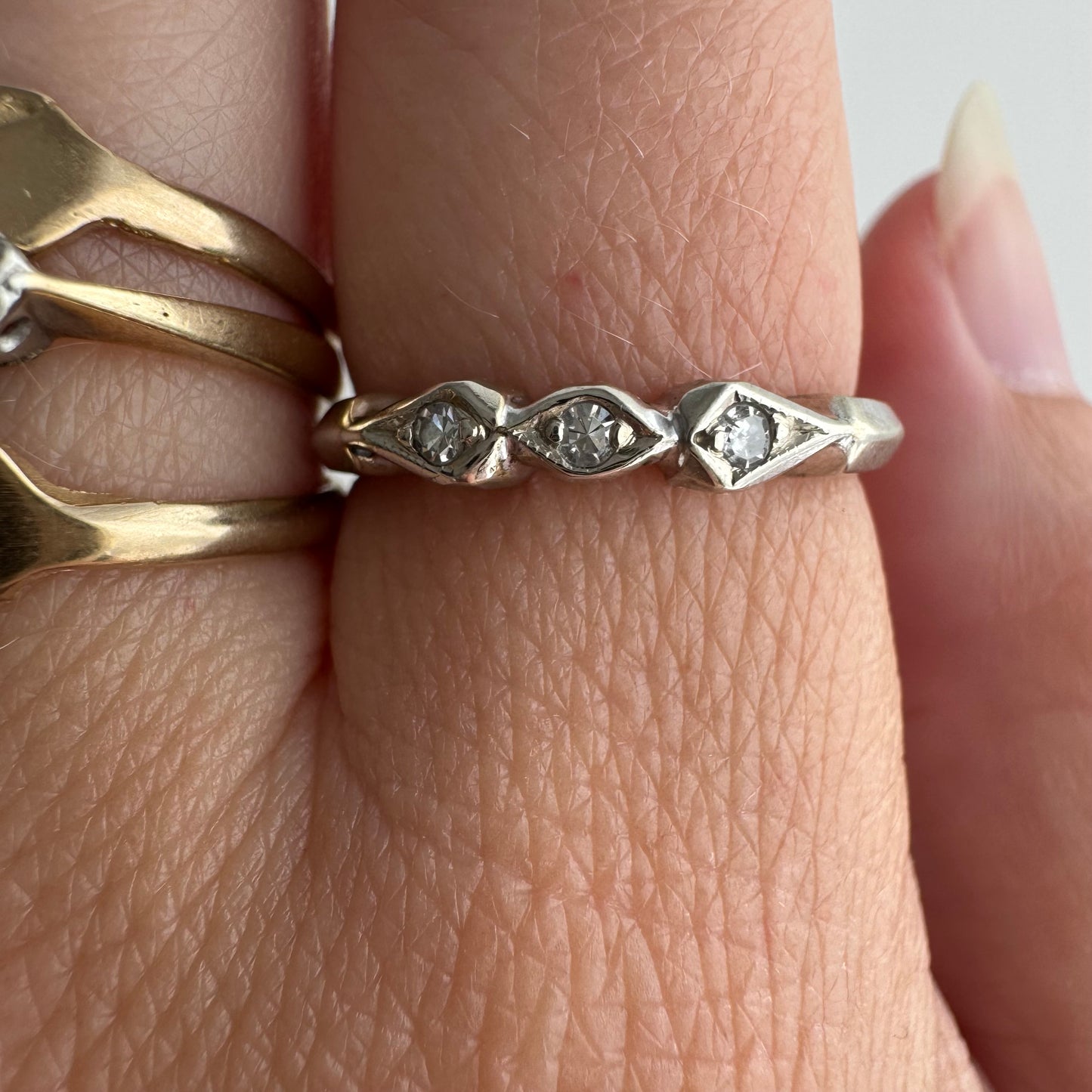 V I N T A G E // eye like / 14k white gold three diamond stacking band / size 6