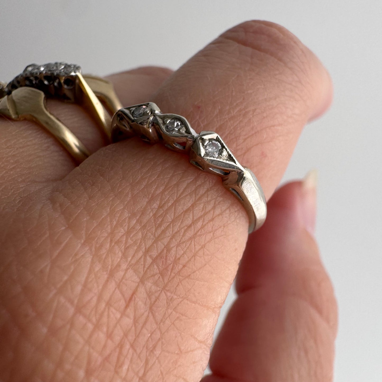 V I N T A G E // eye like / 14k white gold three diamond stacking band / size 6