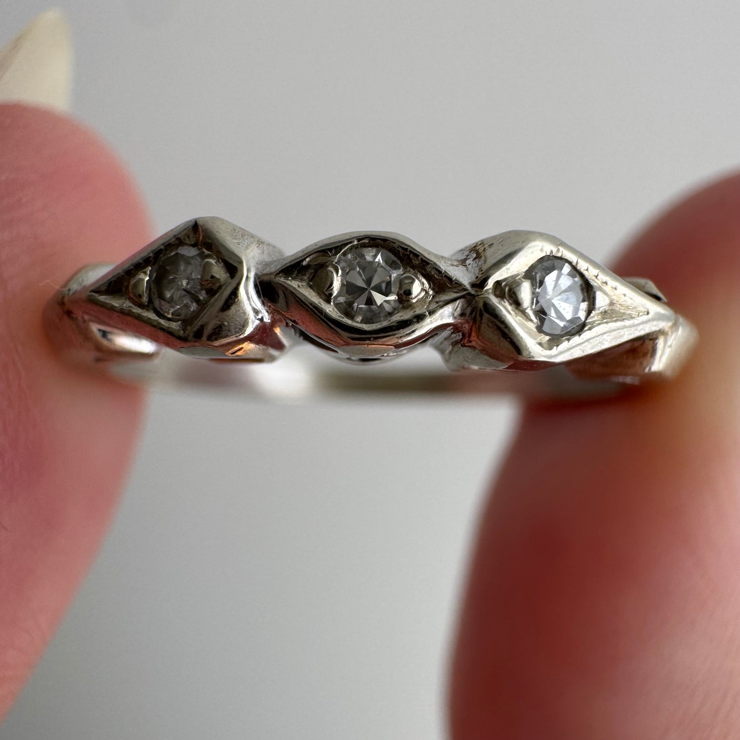 V I N T A G E // eye like / 14k white gold three diamond stacking band / size 6