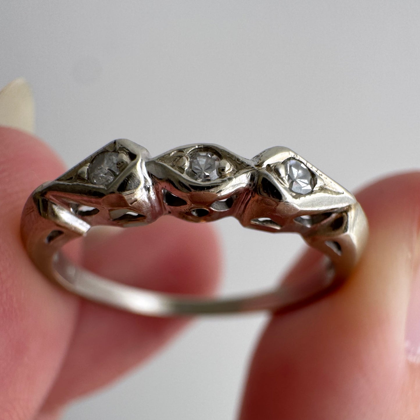 V I N T A G E // eye like / 14k white gold three diamond stacking band / size 6