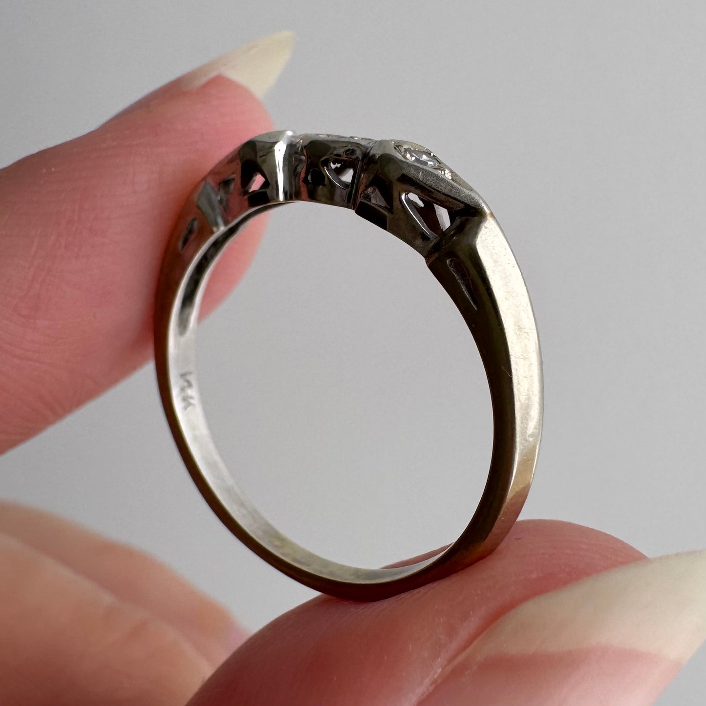 V I N T A G E // eye like / 14k white gold three diamond stacking band / size 6