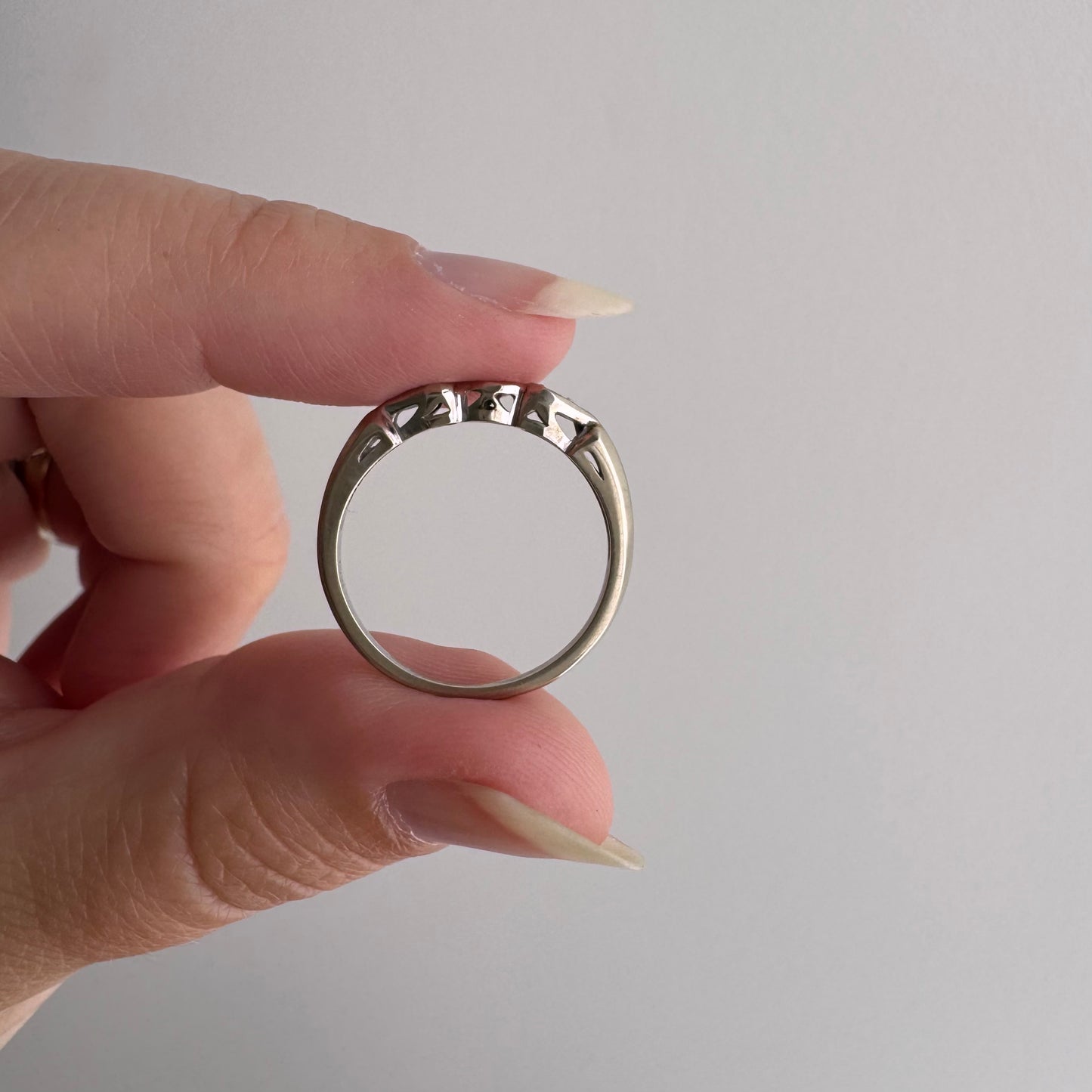 V I N T A G E // eye like / 14k white gold three diamond stacking band / size 6